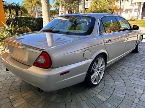 Used 2009 Jaguar XJ Vanden Plas Super V8 Portfolio RWD image 28