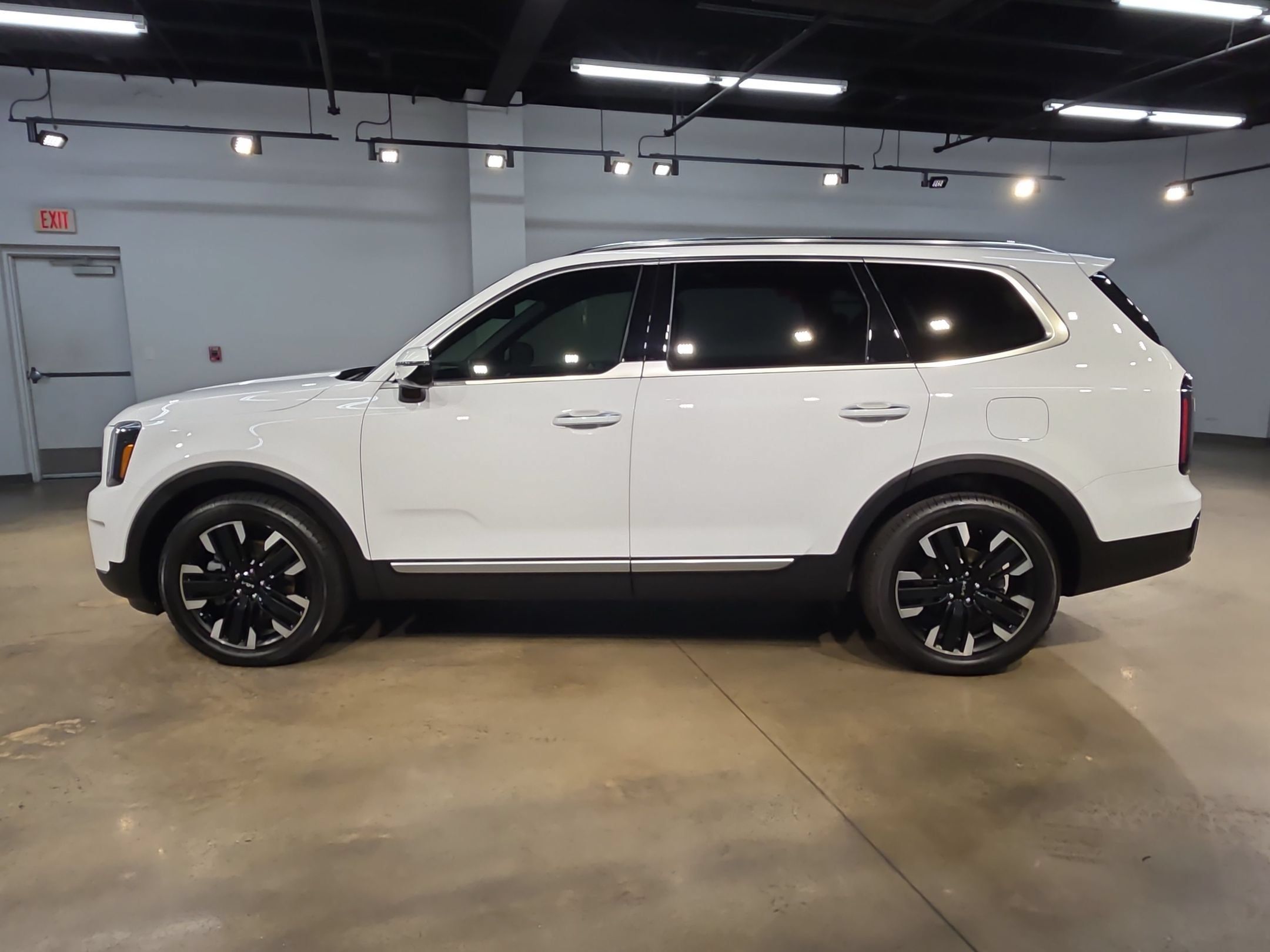 Used 2023 Kia Telluride SX AWD/4WD image 4