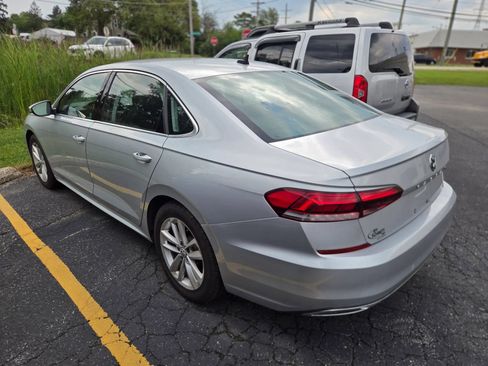 Used 2020 Volkswagen Passat 2.0T SE FWD image 2