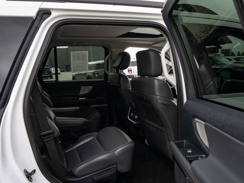Used 2025 Ford Expedition Active AWD/4WD image 22