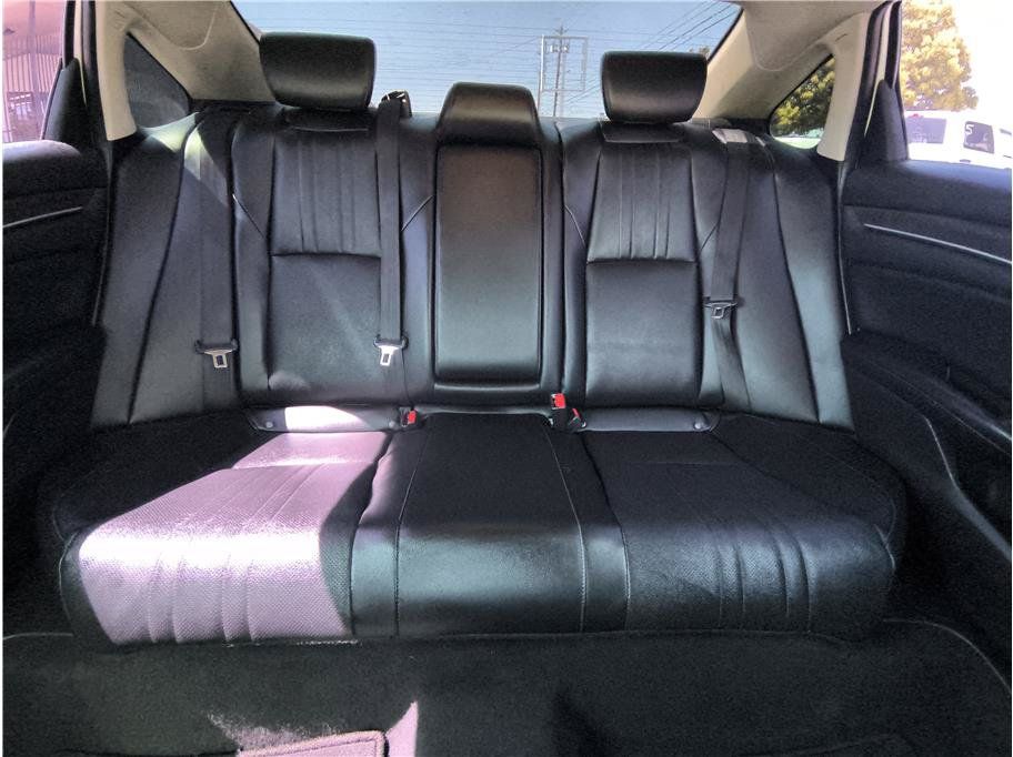 Used 2018 Honda Accord Touring image 8