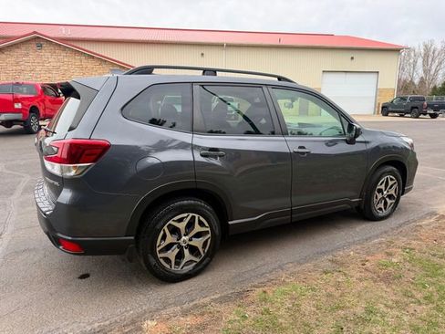 Used 2020 Subaru Forester Premium image 4