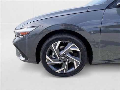 New 2025 Hyundai Elantra SEL image 10