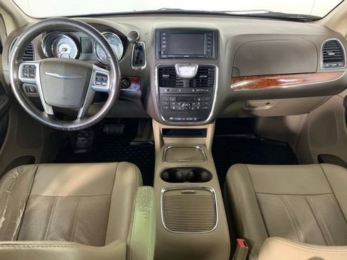 Used 2012 Chrysler Town & Country Touring-L w/ Premium Group FWD image 2