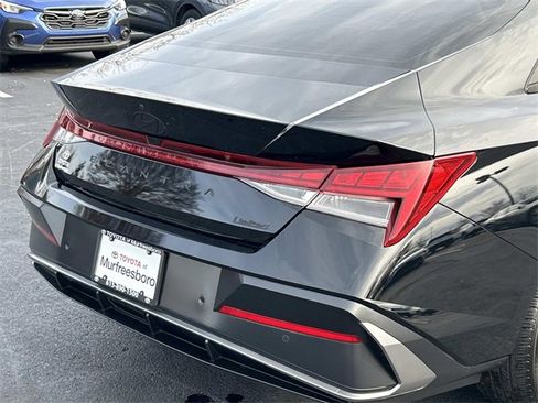 Used 2024 Hyundai Elantra Limited image 11