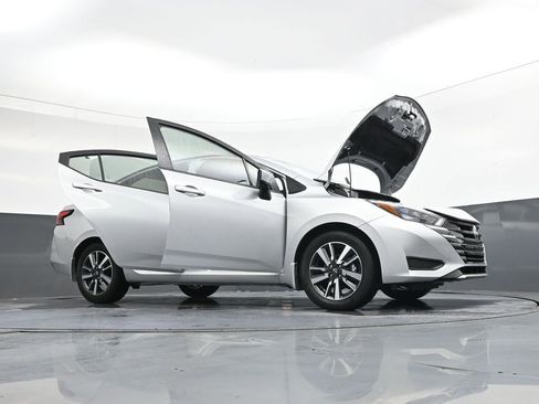 Used 2025 Nissan Versa SV w/ Trunk Package image 36