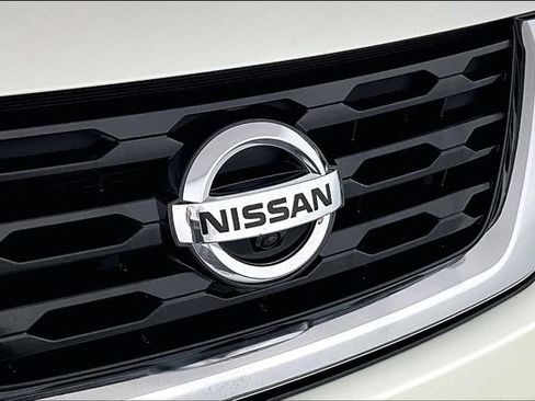 Used 2017 Nissan Pathfinder SL FWD image 33