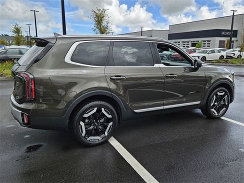 Used 2024 Kia Telluride EX w/ EX Captain's Chair Package image 14
