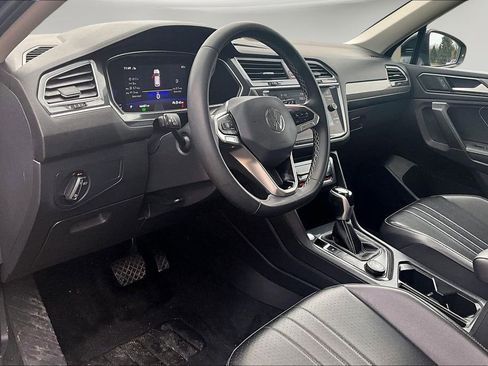 Used 2022 Volkswagen Tiguan SE image 19