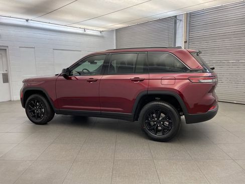 New 2026 Jeep Grand Cherokee Altitude image 5