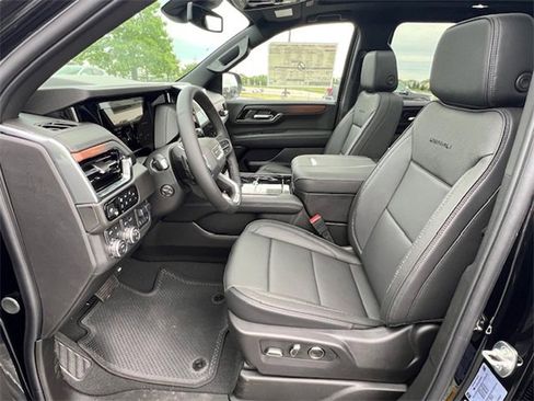 New 2025 GMC Yukon Denali w/ Denali Reserve Package image 14