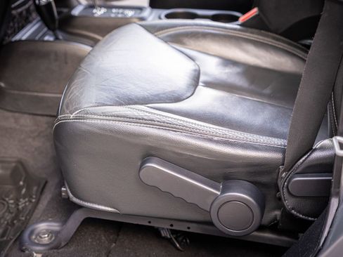 Used 2016 Jeep Wrangler Unlimited Sahara w/ Connectivity Group image 12