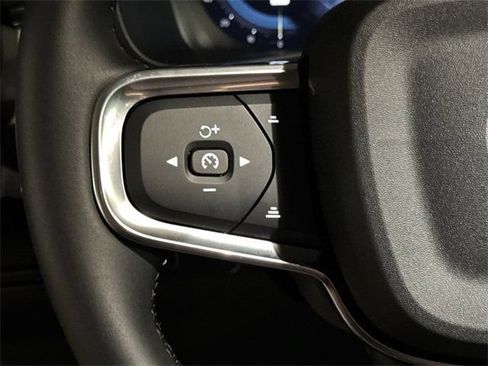 New 2025 Volvo XC40 B5 Core w/ Protection Package Premier AWD/4WD image 10