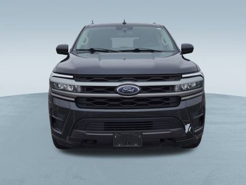 Used 2023 Ford Expedition XLT image 2