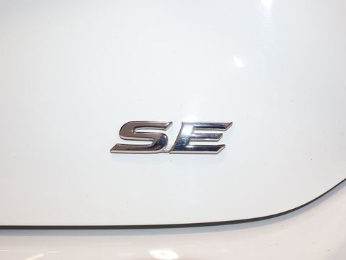 Used 2025 Toyota Camry SE image 36