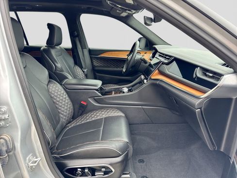 Used 2023 Jeep Grand Cherokee Summit image 7