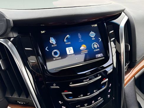 Used 2015 Cadillac Escalade Luxury image 32