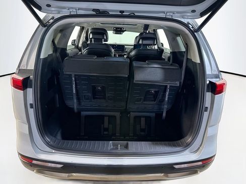 Used 2024 Kia Carnival SX Prestige FWD image 24