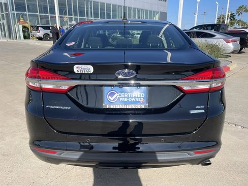 Used 2018 Ford Fusion SE w/ Fusion SE Technology Package image 4