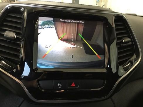 Used 2019 Jeep Cherokee Limited image 33