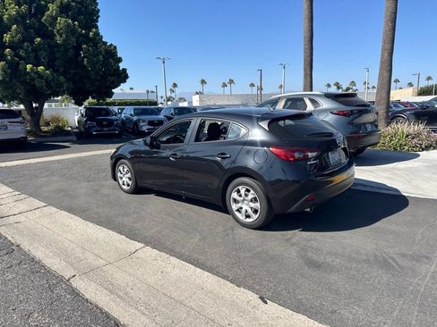 Used 2016 MAZDA MAZDA3 i Sport FWD image 18