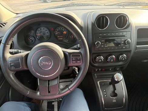 Used 2017 Jeep Patriot High Altitude AWD/4WD image 12