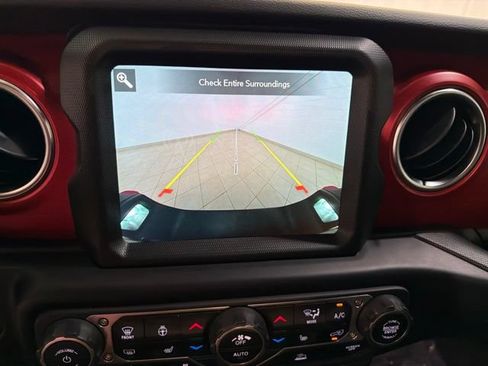 Used 2022 Jeep Gladiator Rubicon w/ Cold Weather Group AWD/4WD image 19
