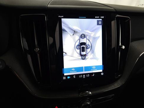 Certified 2025 Volvo XC60 B5 Plus AWD/4WD image 28