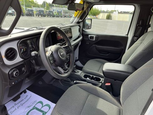 Used 2024 Jeep Wrangler Unlimited w/ Convenience Group AWD/4WD image 2