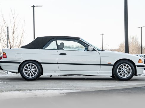 Used 1999 BMW 328i Convertible image 3