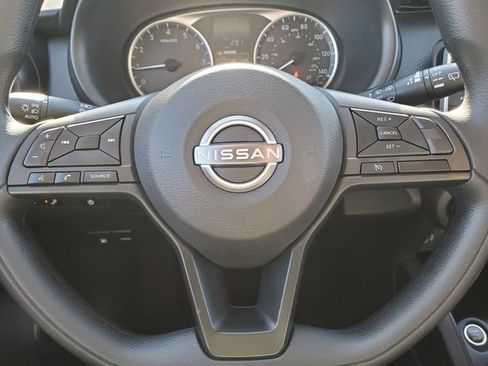 Certified 2025 Nissan Kicks Play S image 21