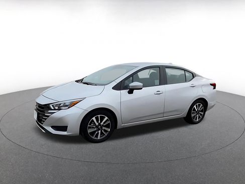 Used 2025 Nissan Versa SV image 7