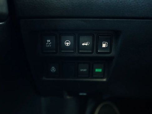 Used 2020 Nissan Rogue SV w/ Premium Package image 13