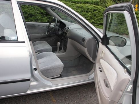 Used 1999 Toyota Corolla CE FWD image 13