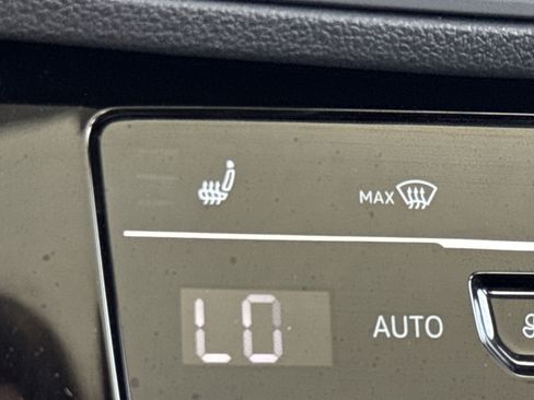 Used 2025 Volkswagen Jetta SE image 14