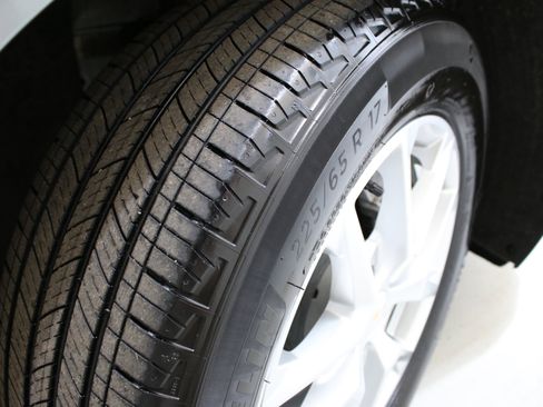 Used 2024 Chevrolet Equinox LT w/ LPO, Floor Liner Package FWD image 34