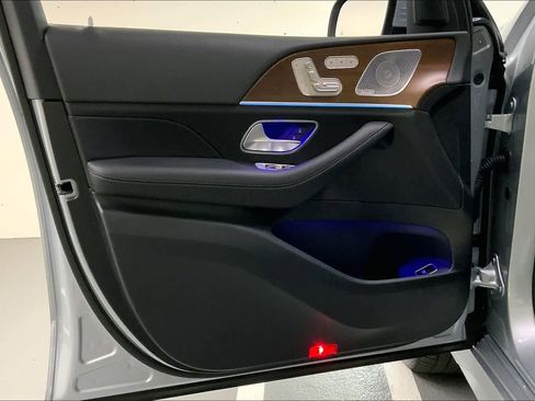 Used 2025 Mercedes-Benz GLS 450 4MATIC image 21