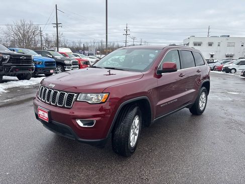 Used 2018 Jeep Grand Cherokee Laredo image 3