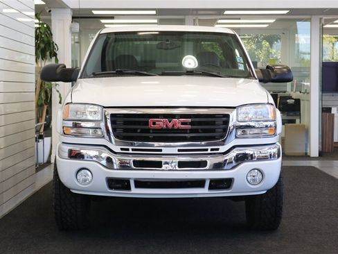 Used 2005 GMC Sierra 2500 SLE w/ Heavy-Duty Power Package AWD/4WD image 8