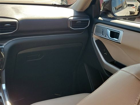 Used 2022 Ford Explorer Limited w/ Equipment Group 301A image 16