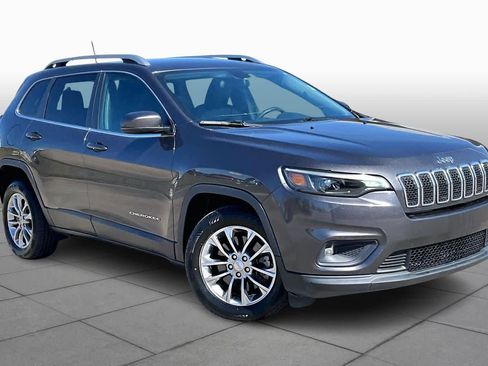 Used 2020 Jeep Cherokee Latitude Plus image 3