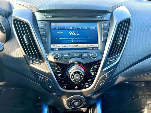 Used 2013 Hyundai Veloster Turbo w/ Ultimate Pkg image 22