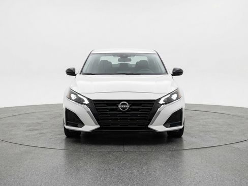 Used 2025 Nissan Altima 2.5 SV image 2