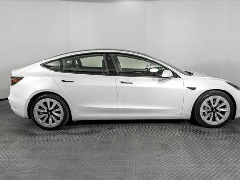 Used 2021 Tesla Model 3 Standard Range Plus image 8
