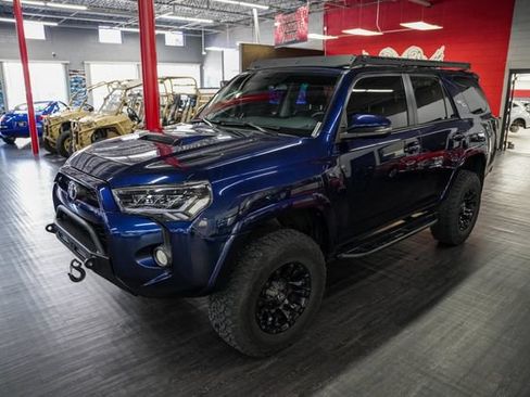 Used 2017 Toyota 4Runner TRD Off-Road Premium AWD/4WD image 2