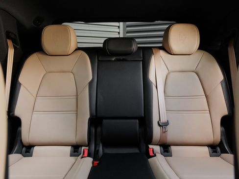 Certified 2025 Porsche Cayenne S AWD/4WD image 27