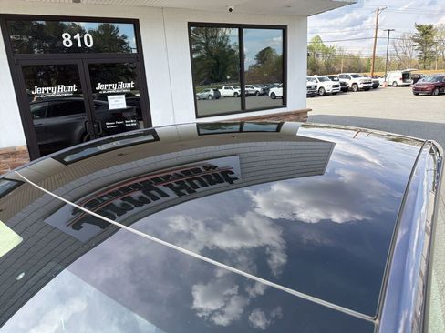 Used 2022 Tesla Model Y Performance image 11