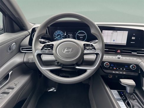 Used 2024 Hyundai Elantra Blue image 18