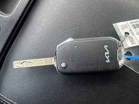 Used 2023 Kia Sorento LX image 35
