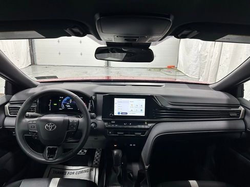 Used 2025 Toyota Camry SE image 41
